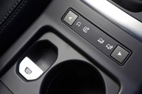 2013 Land Rover LR2 drive mode controls