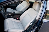 2013 Lexus ES 350 front seats