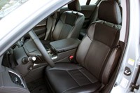 2014 Acura RLX front seats