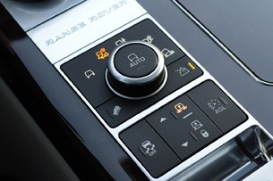 2013 Land Rover Range Rover driving mode controls