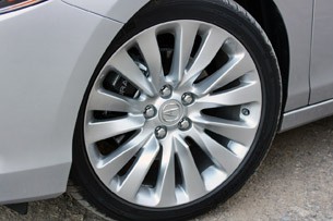 2014 Acura RLX wheel