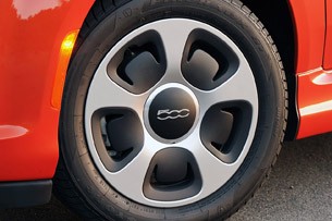 2014 Fiat 500e wheel