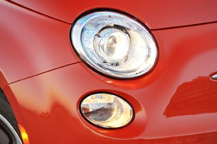 2014 Fiat 500e headlights