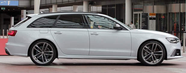 2013 Audi RS6 Avant side view