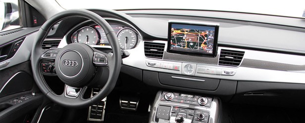 2013 Audi S8 interior