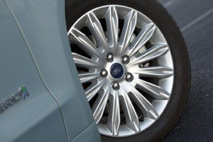 2013 Ford Fusion Hybrid wheel