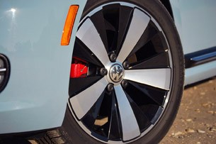 2013 Volkswagen Beetle Turbo Convertible wheel