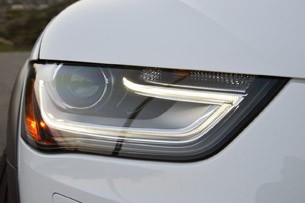 2013 Audi Allroad 2.0T Quattro headlight