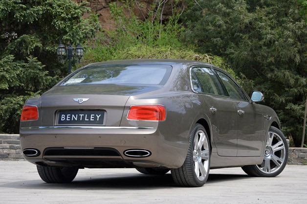 2014 Bentley Flying Spur rear 3/4 view