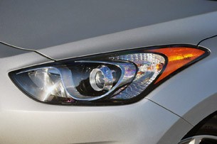 2013 Hyundai Elantra GT headlight
