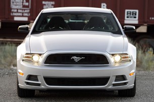 2013 Ford Mustang V6 front view