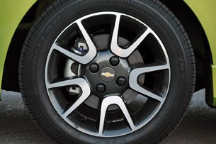 2013 Chevrolet Spark wheel