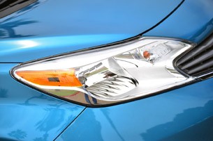 2014 Nissan Versa Note headlight