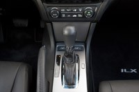 2013 Acura ILX Hybrid shifter