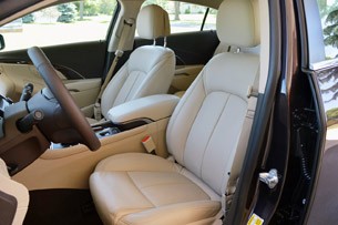 2014 Buick LaCrosse front seats