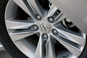 2013 Acura ILX Hybrid wheel