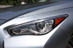 2014 Infiniti Q50 headlight