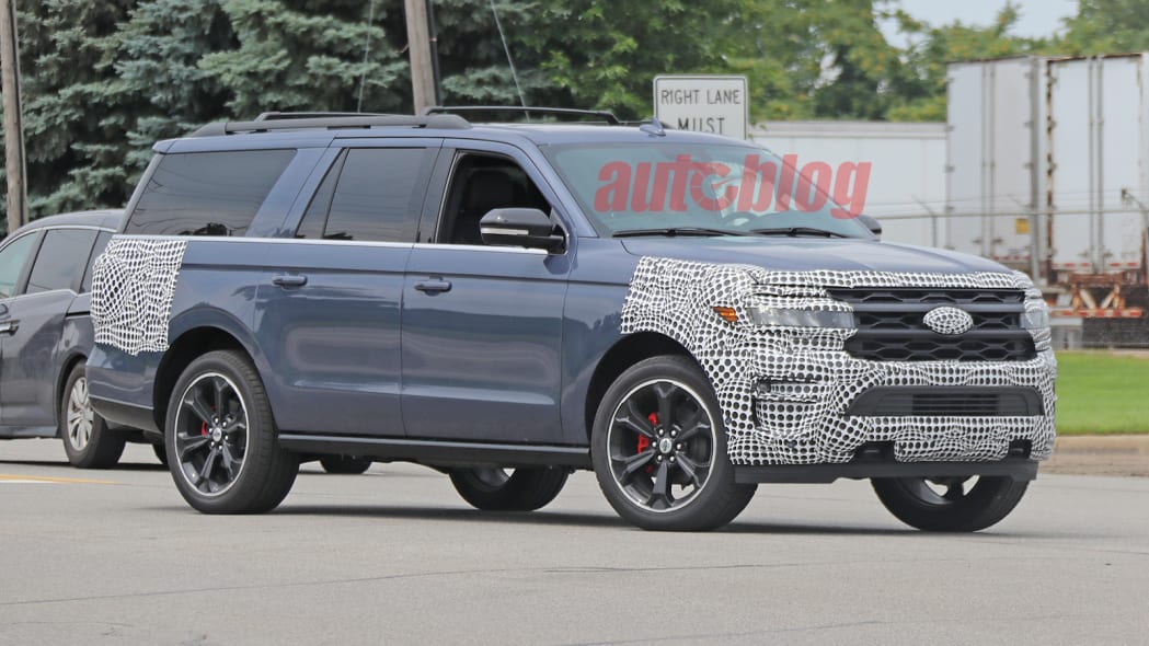 2022 Ford Expedition prototype in spy photos might be an ST
