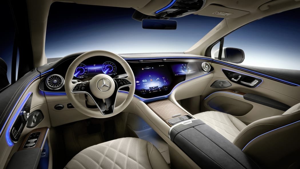 Mercedes EQS SUV front interior