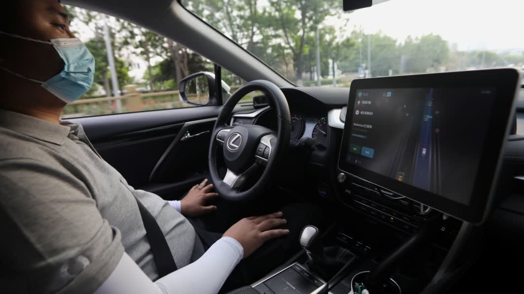 A secret weapon for self-driving car startups: humans