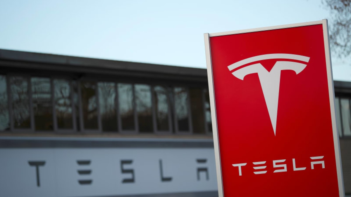 Tesla Autopilot executive leaves electric automaker - Autoblog