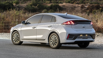 Productie Omhoog energie 2020 Hyundai Ioniq Electric priced higher, but gets more range, power.
