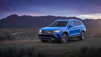 Research 2022
                  VOLKSWAGEN Taos pictures, prices and reviews