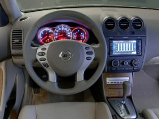 2009 Nissan Altima Hybrid Vs 2009 Toyota Camry Hybrid And