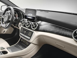 18 Mercedes Benz Gla 250 Vs 18 Bmw X1 And 18 Audi Q3 Interior Photos Autoblog