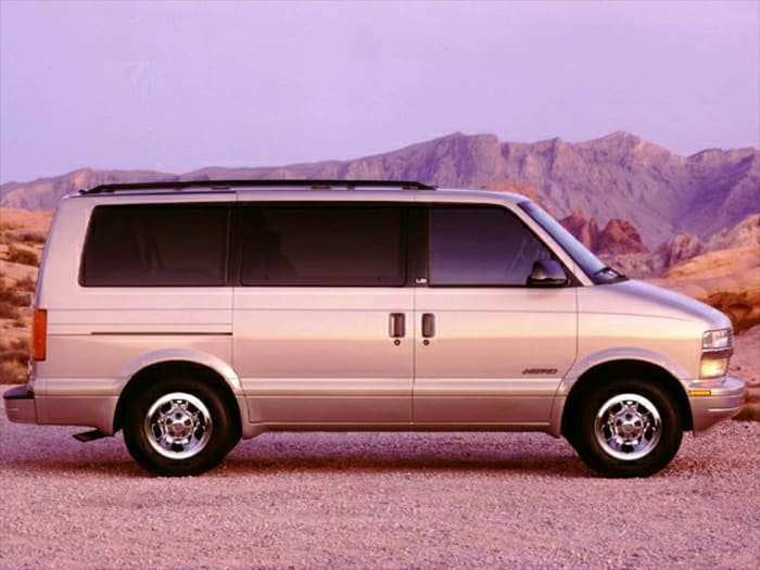 2000 Chevrolet Astro LS Rear-Wheel Drive Passenger Van for Sale - Autoblog