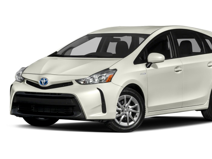 Toyota Prius v 2016