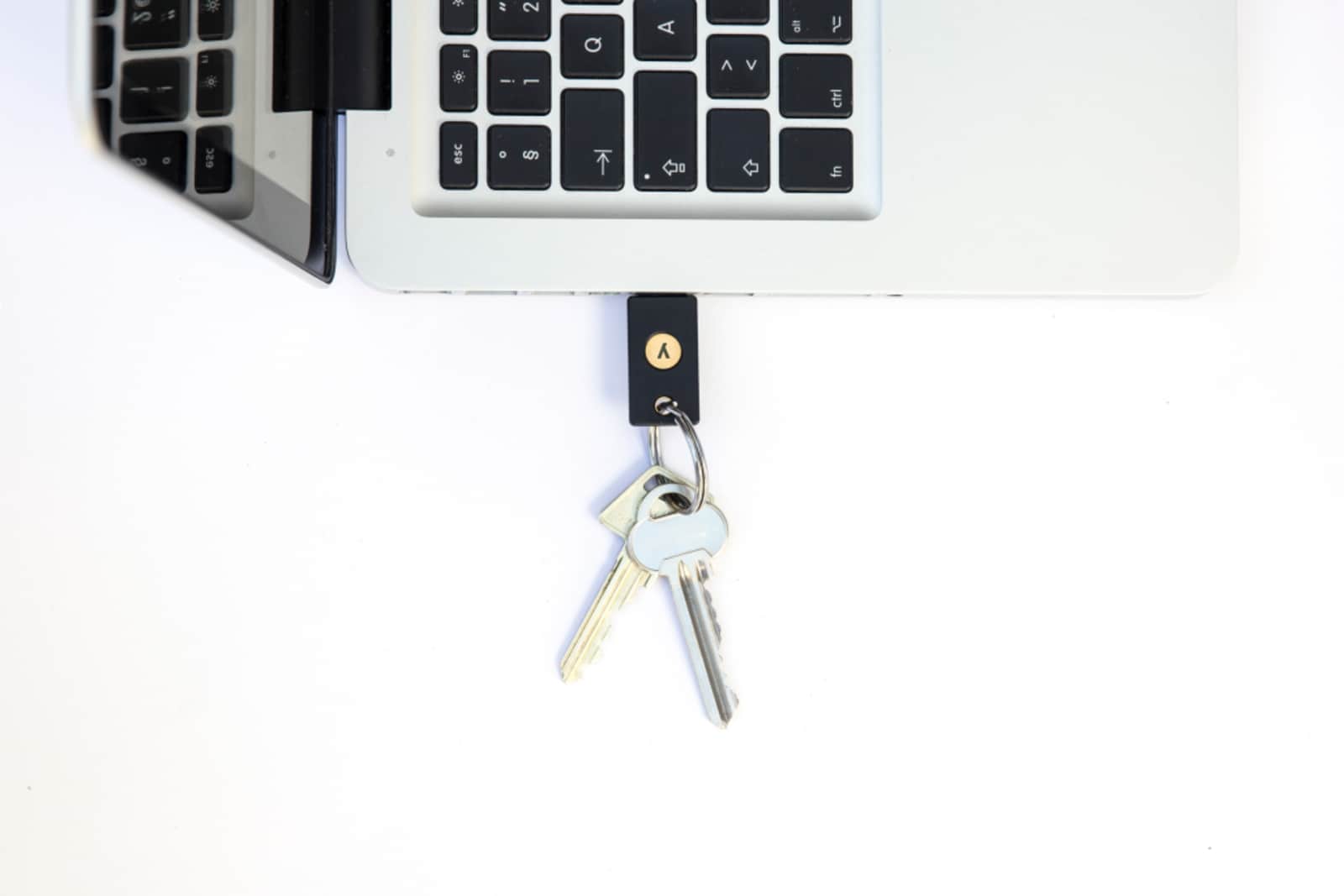 YubiKey-4-laptop-above-1030x687.png