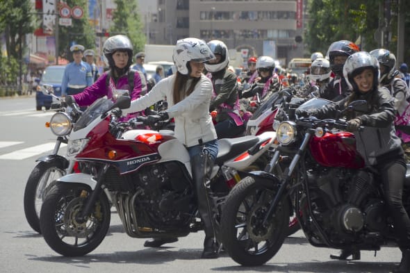 目標100万台！ 奮闘する二輪業界、バイクの日には東京・秋葉原で若者らに猛アピール！『バイクの日 スマイルオン2015』 Autoblog 日本版