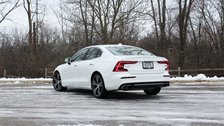 2020 Volvo S60 T8 wrap-up Photo Gallery