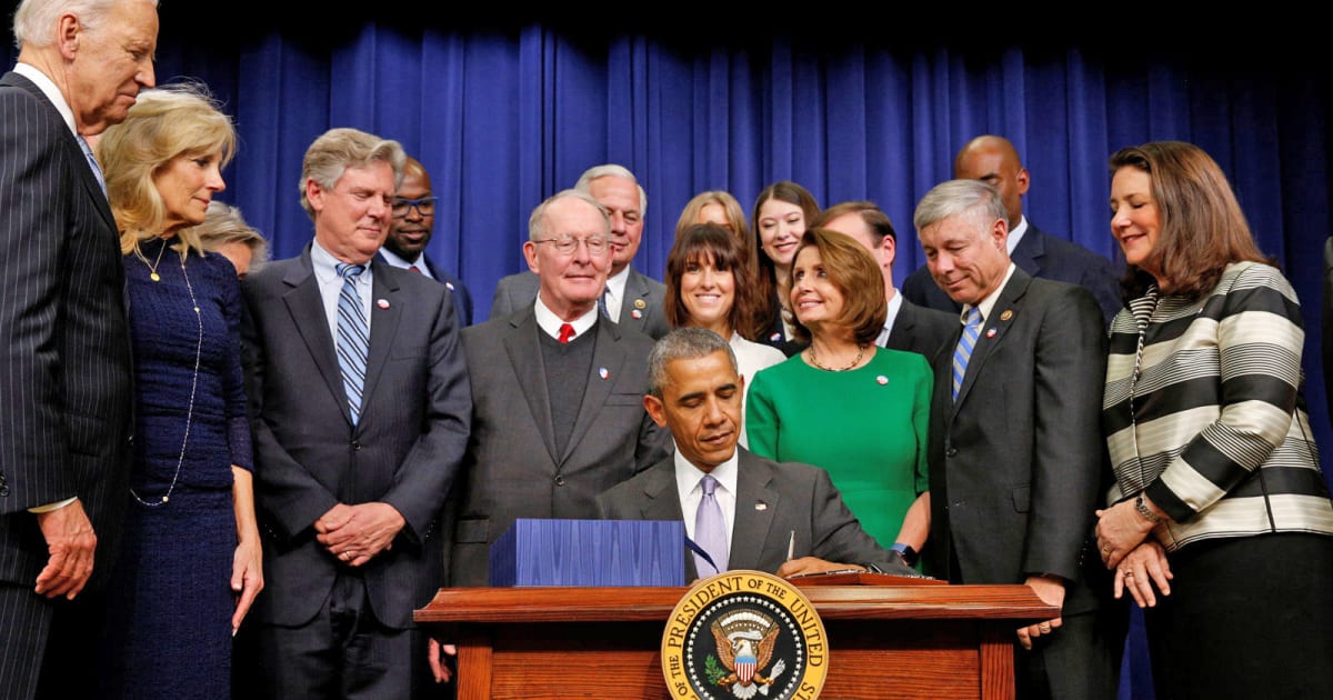 Obama signs bill to fund 'Moonshot' research to cure cancer