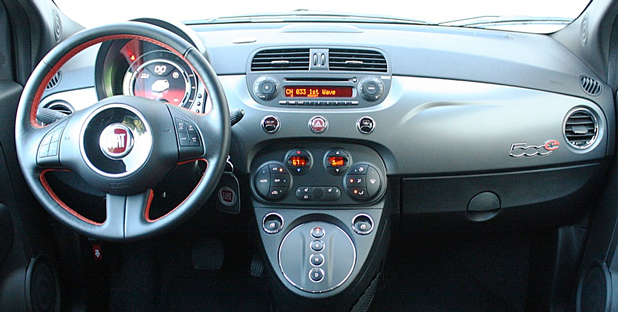 2013 Fiat 500E dashboard