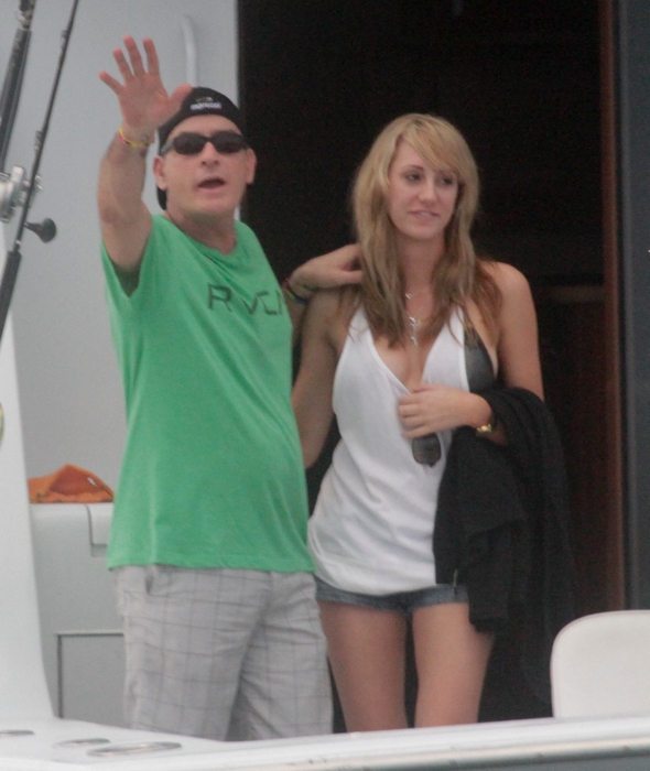 Charlie Sheen proposes to porn star girlfriend on holiday in ...