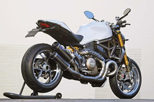 Ducati Monster 1200S versus 1200R | Visordown