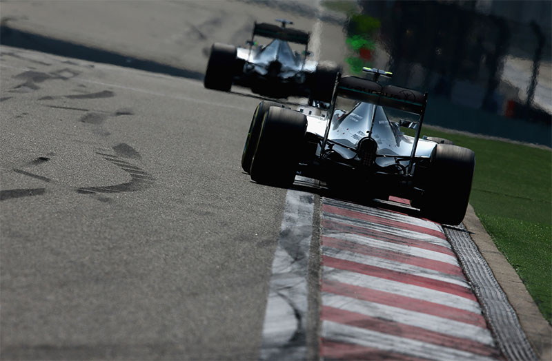 Nico Rosberg trails Lewis Hamilton during the 2015 Chinese F1 Grand Prix.
