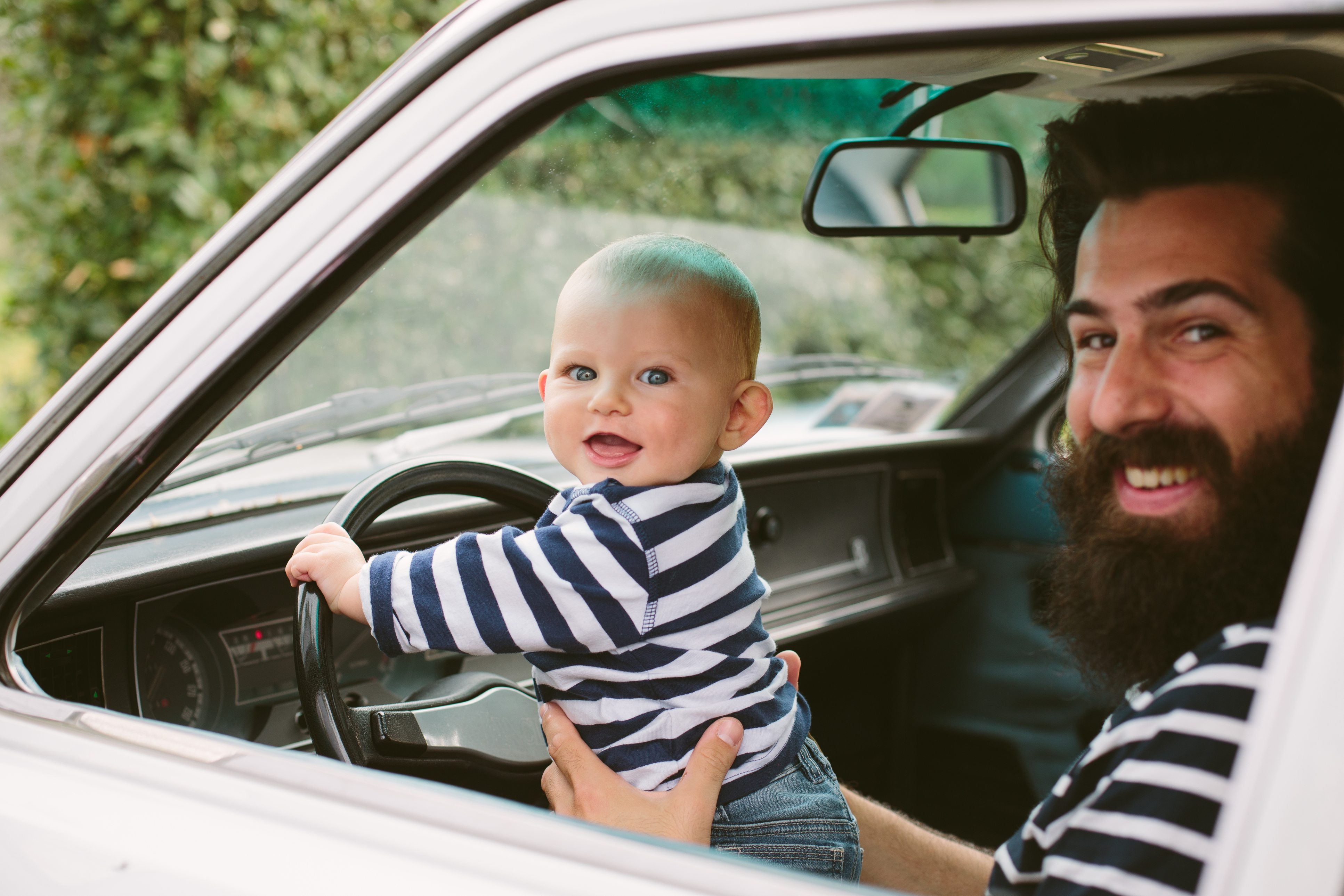 Dad driving a car. Автомобиль dad. Итальянский папа. Father car. Милые дети в машине.