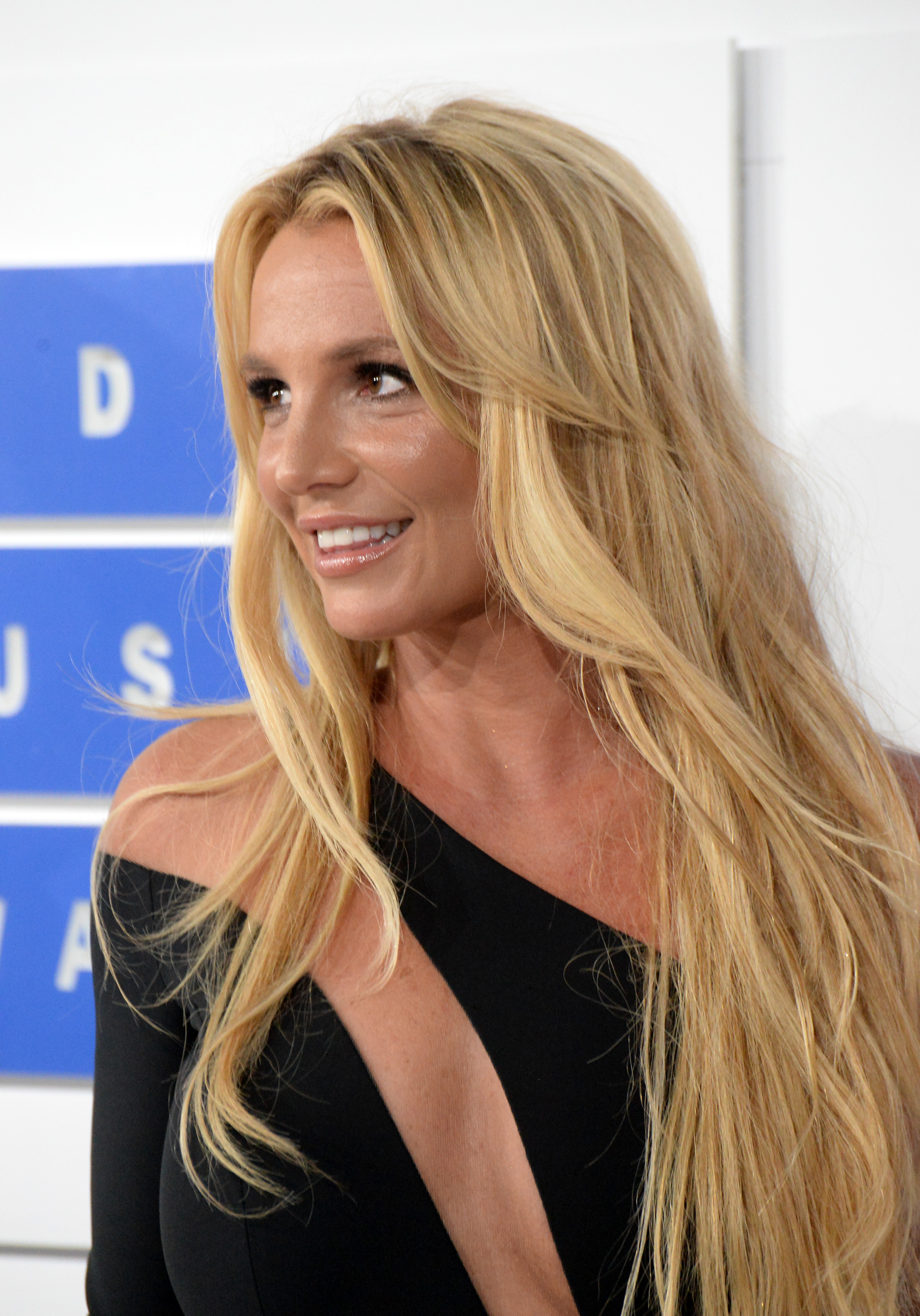 OnlyOnAOL How To Get Britney Spears Smoky VMAs Look AOL
