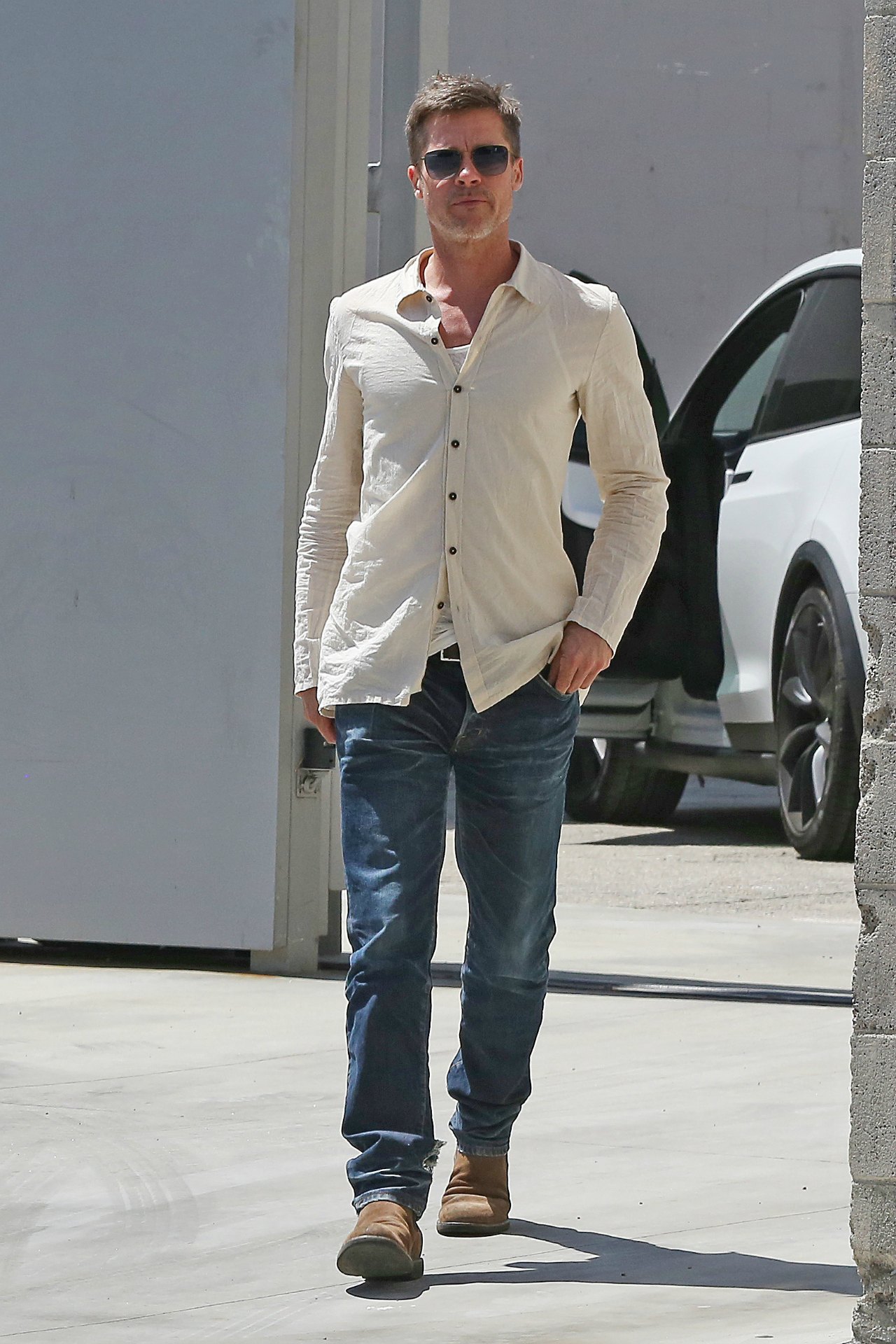 Brad Pitt looks thin and casual in rare sighting outside his Los ...