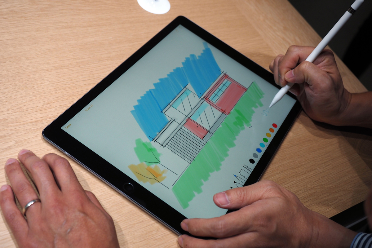 iPad Pro実機ギャラリー。12.9型はどれくらい？アップルペンシルやSmart Keyboardもチェック - Engadget 日本版