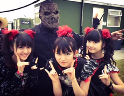 Babymetalがスゴすぎる 今度はメタルレジェンド Slipknotと写真撮影 海外でも大反響 Aol ニュース