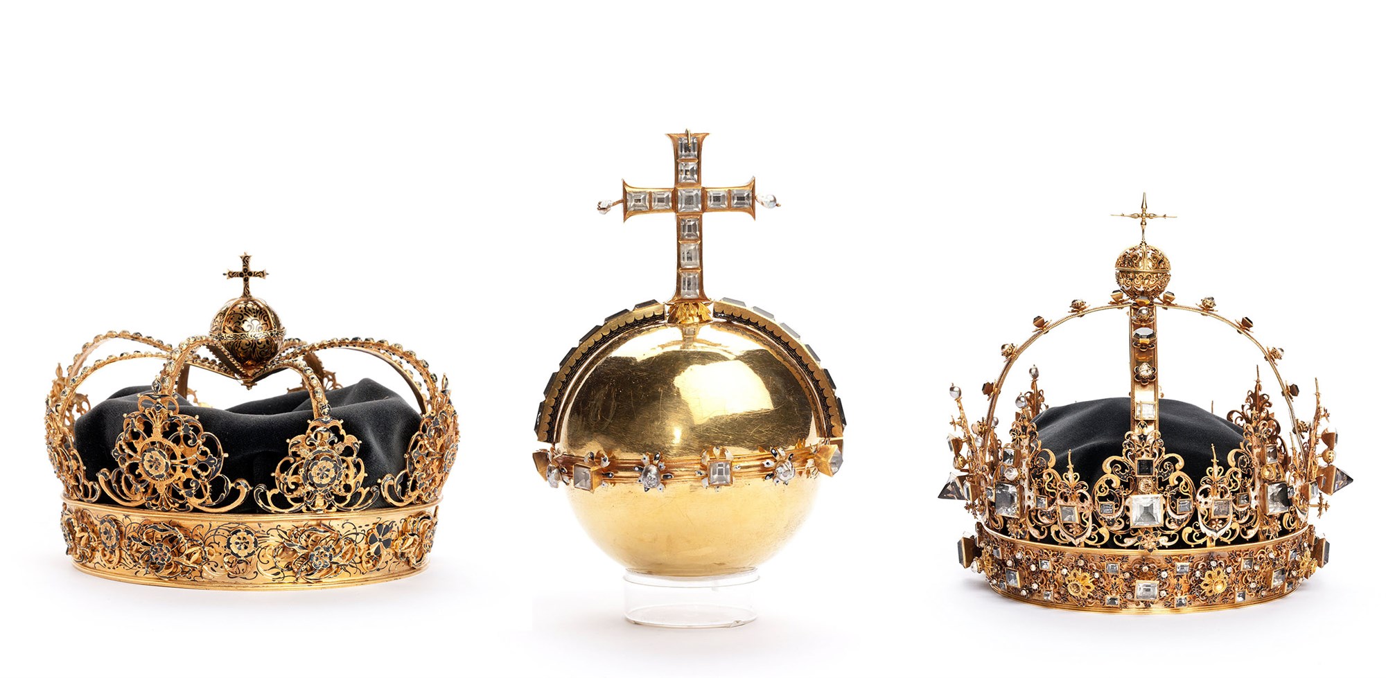 'Impossible to sell' crown jewels stolen in Hollywood-style heist - AOL ...