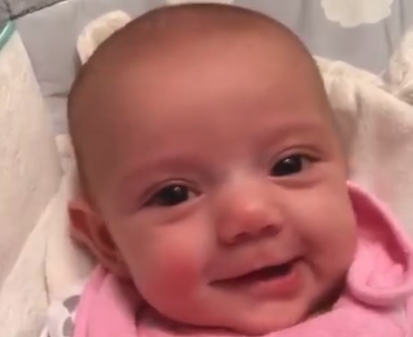 可愛過ぎる アイラブユー と喋る生後2ヶ月の赤ちゃん 動画 Aol ニュース