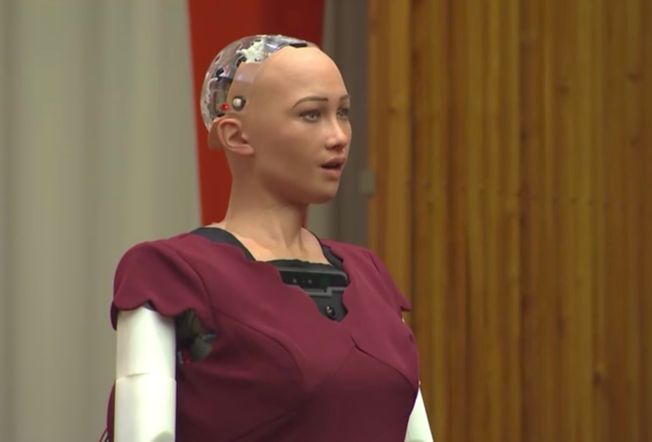 Aiロボット ソフィア が国連会議に出席 流暢に質問に答える