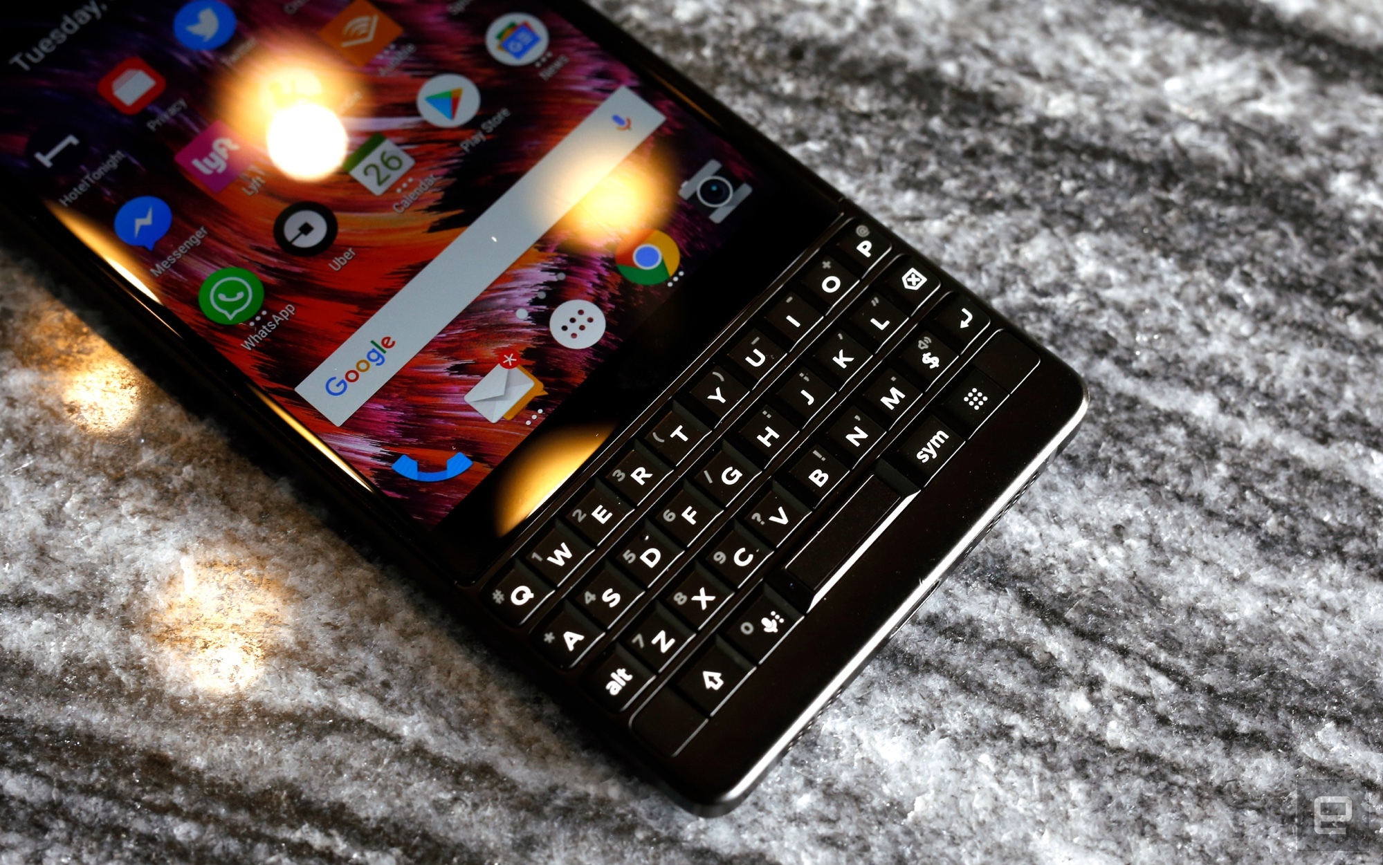 BlackBerry KEY2がau + 1 Collectionから9月7日に発売。128GBモデルのみで税込8万9800円