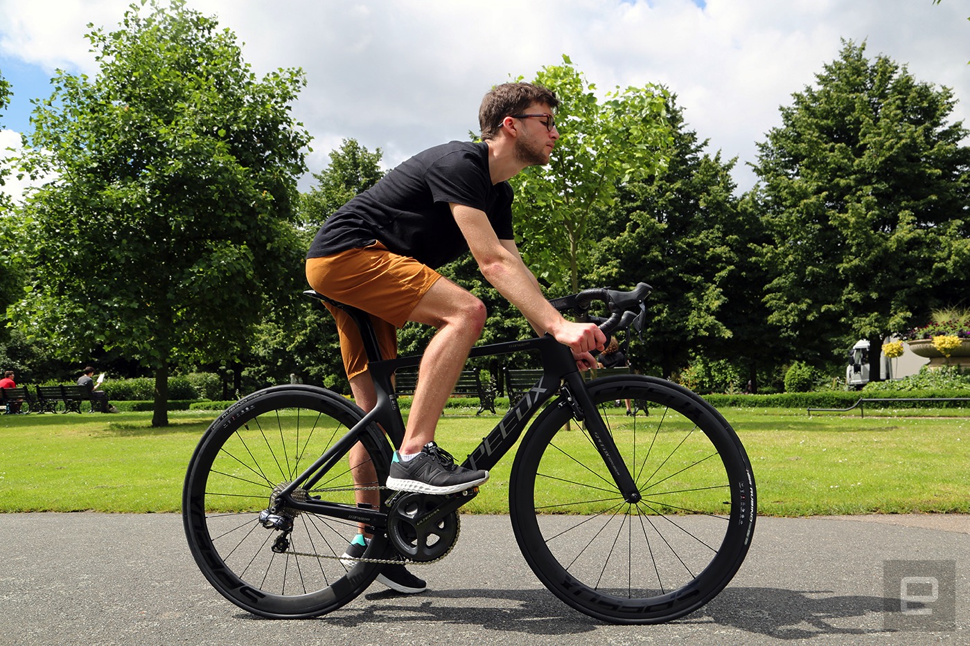 photo of Riding the SpeedX Leopard, a smarter carbon road bike image