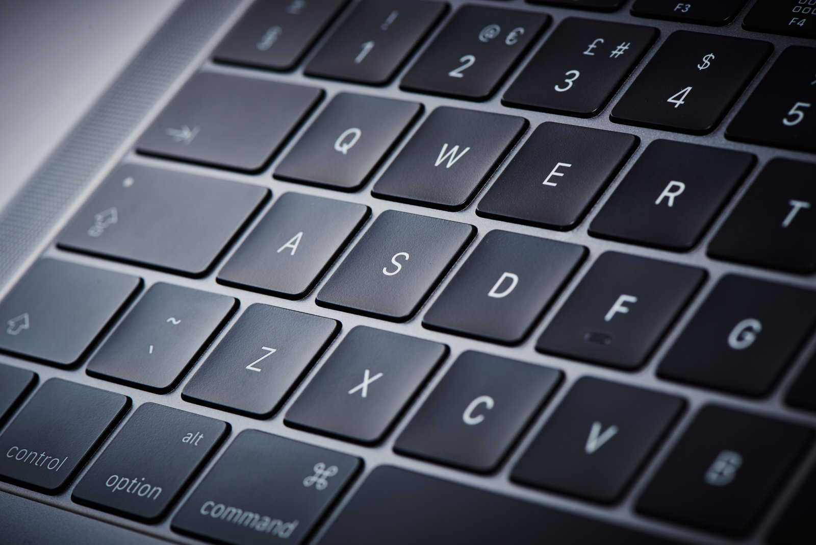 Macbook Pro 2018のキーボードに粉塵をまぶすとどうなる Ifixitがテスト Engadget 日本版
